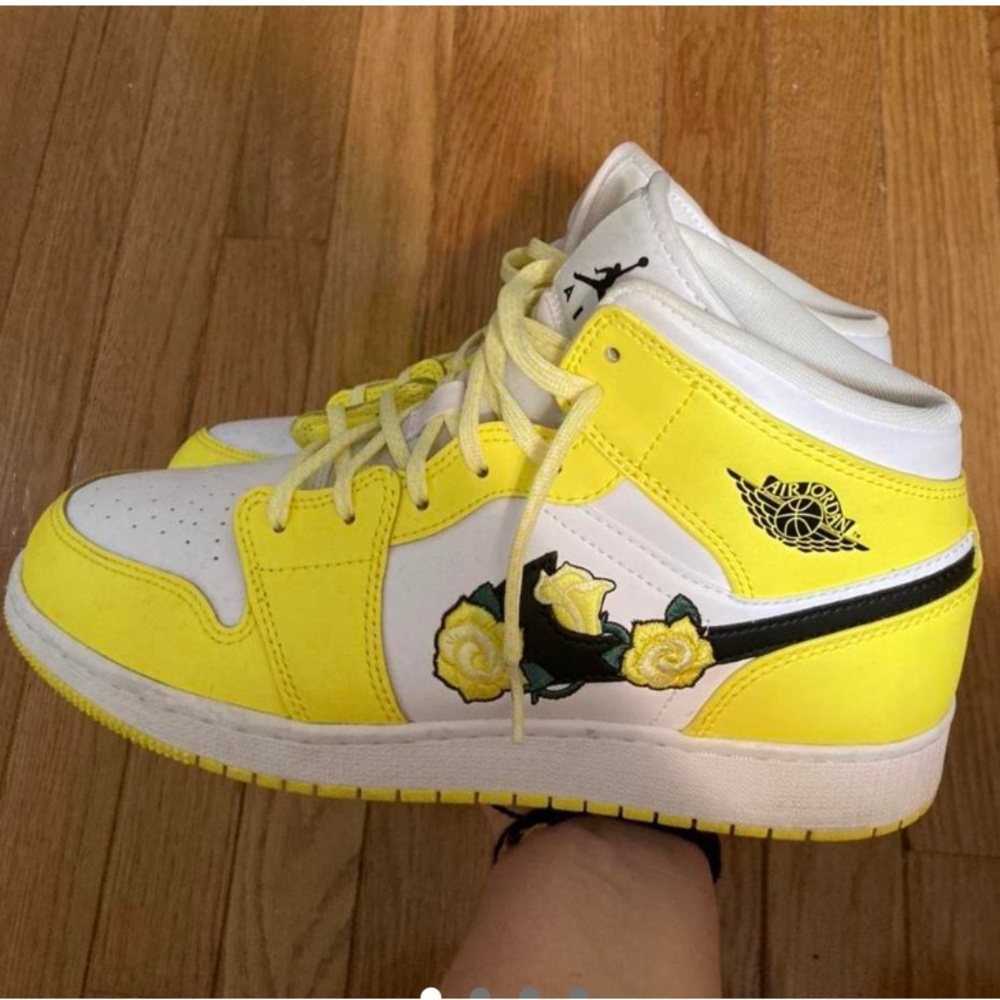 Jordan 1 Rose Patch mids